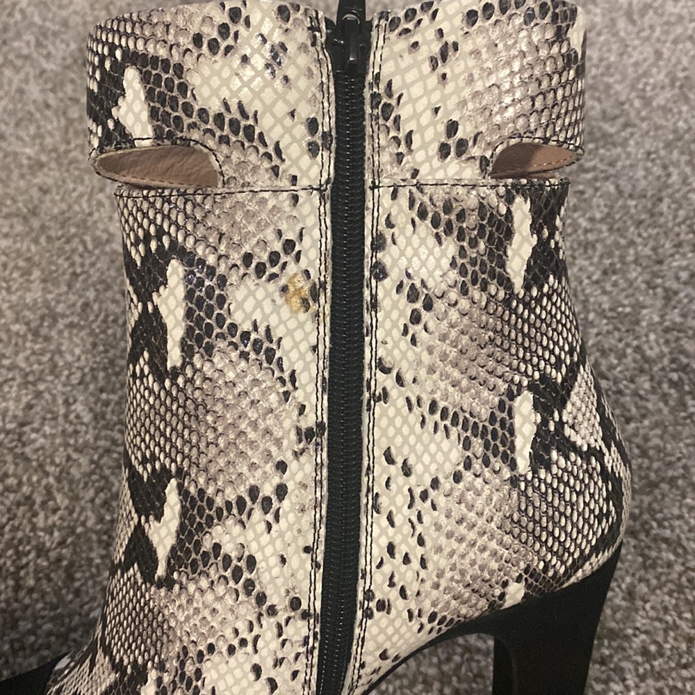 Women’s Heel - Picture 11 of 11